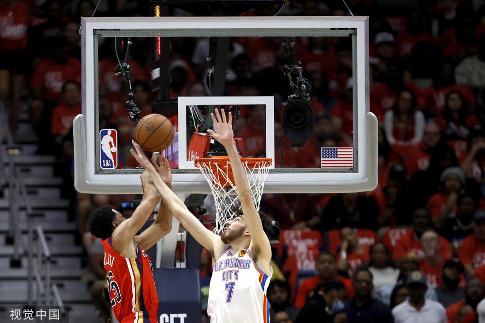 高敏在采访 高敏在采访